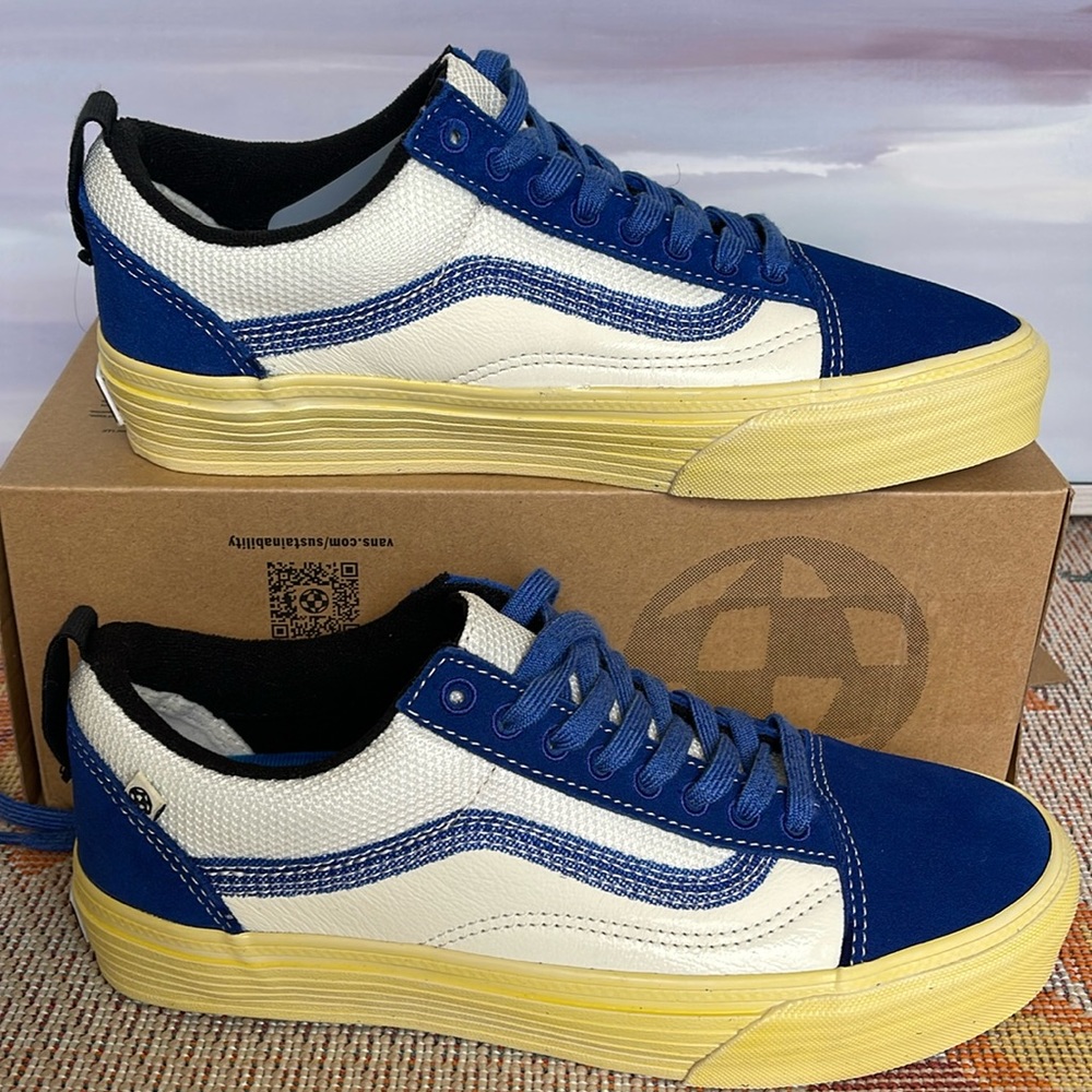 Vans WMNS Old Skool Split
Vintage Blue
VN0A5FBGFUH
Sneakers